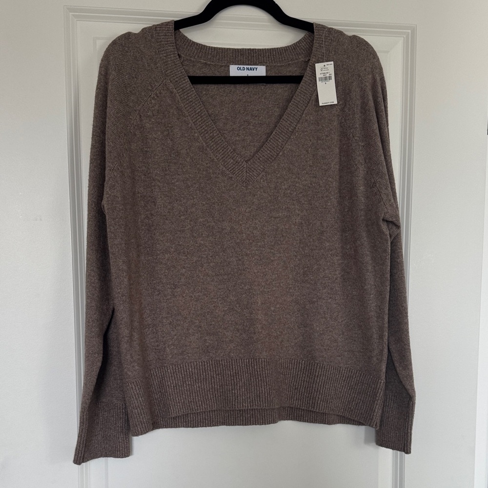 Old Navy Women's V-Neck Sweater in Brown